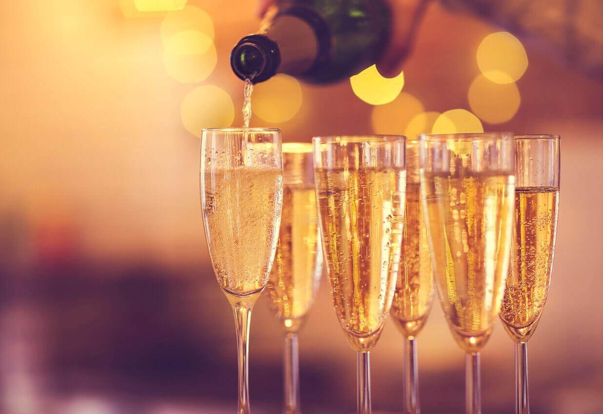 Wine-Champagne-for-New-Year-Image