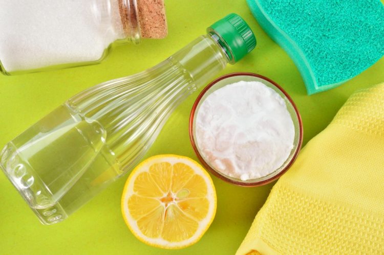 natural-cleaners-baking-soda-lemon